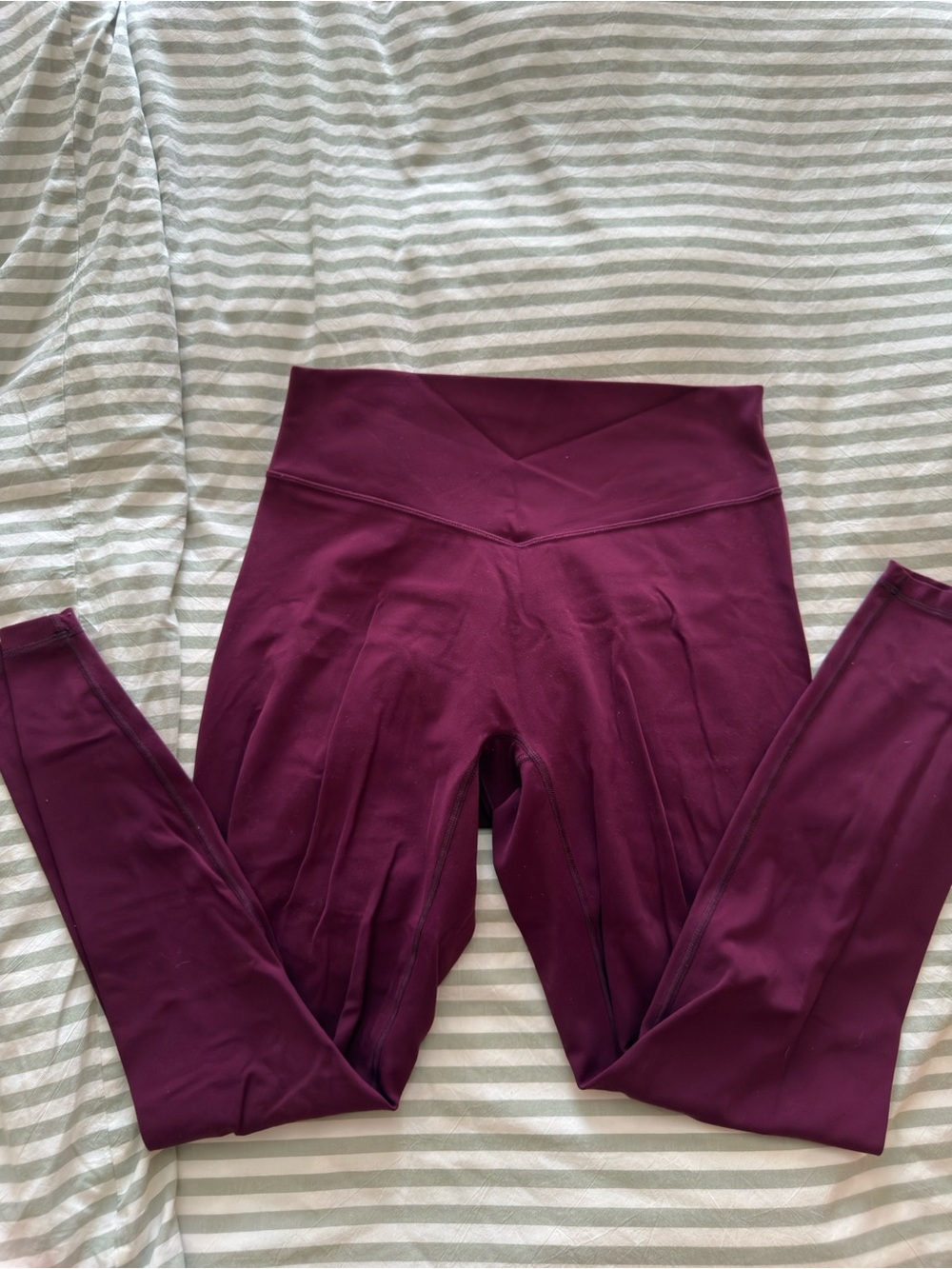 High-Waist Active Leggings in Deep Berry